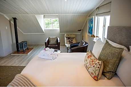 Superior King Room with Mountain View