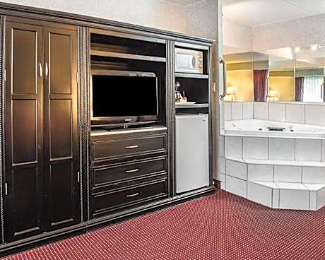 King Room with Hot Tub - Smoking