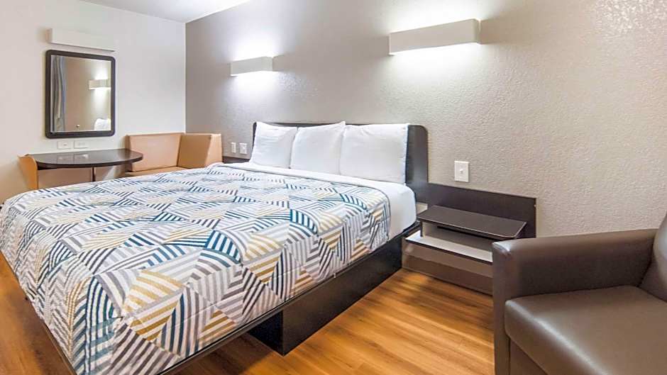 Motel 6-Addison, TX - Dallas