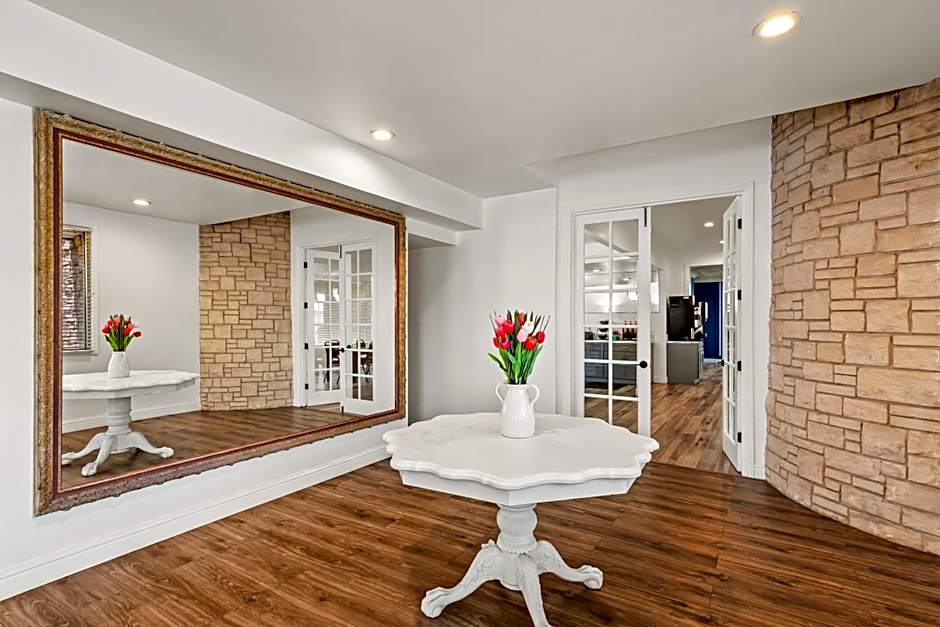 HomeTowne Studios Yuba City Bonanza - Marysville