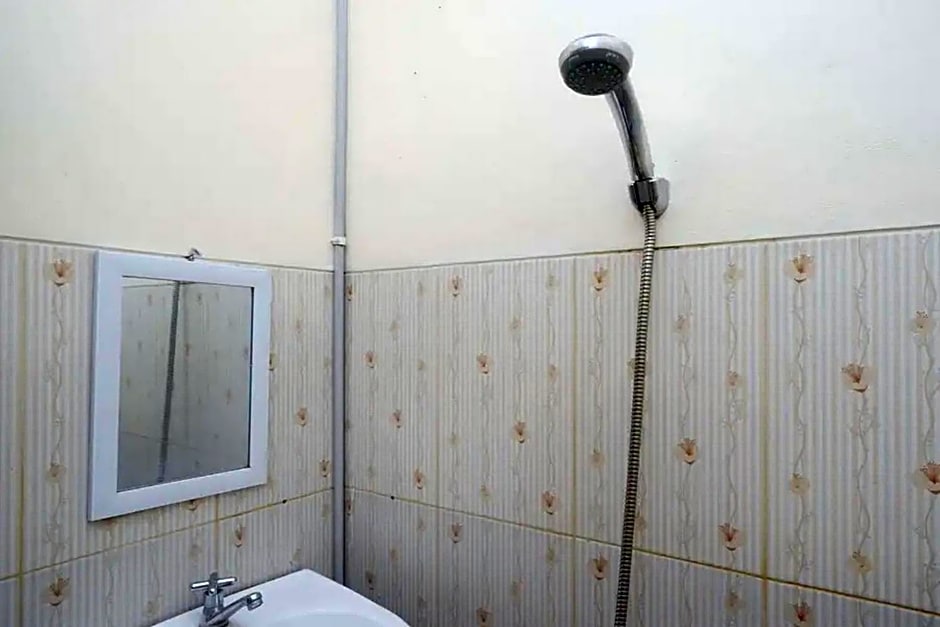 Teratai Guesthouse Mitra RedDoorz near Tugu Yogyakarta