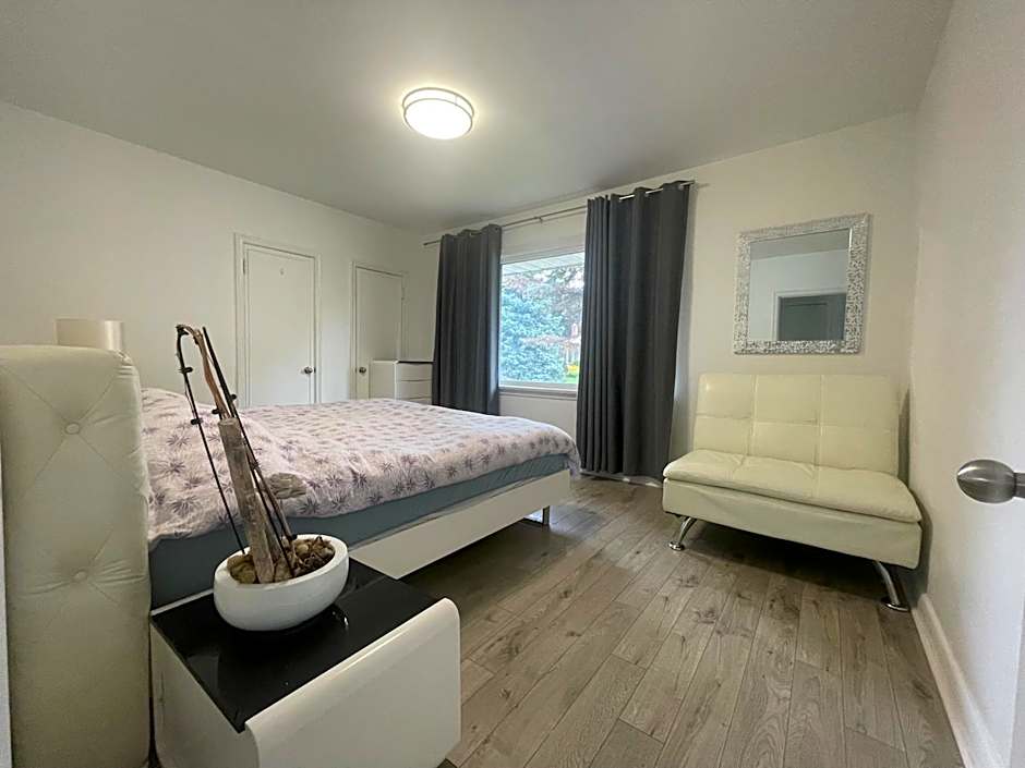 Vacation house Entire floor Kids yard walk 2 subway