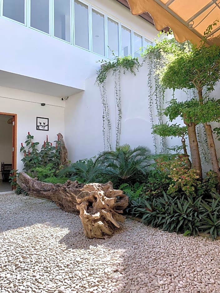 Roots Hotel Senggigi