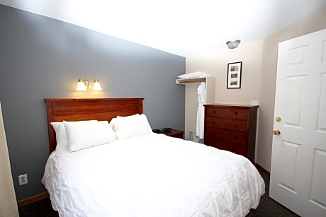 One-Bedroom Suite with River View - Upper Floor