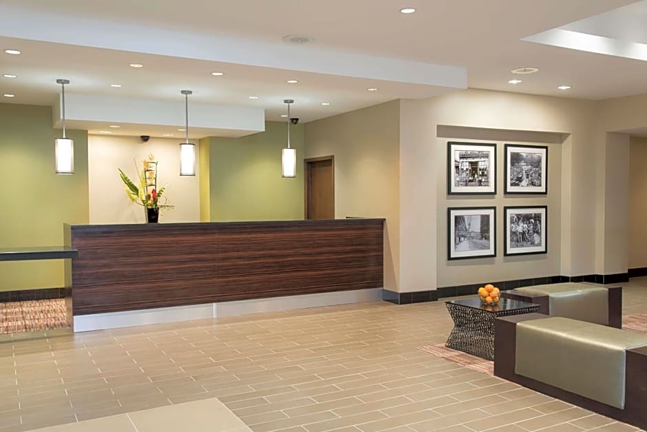 DoubleTree By Hilton Hotel Grand Rapids Airport