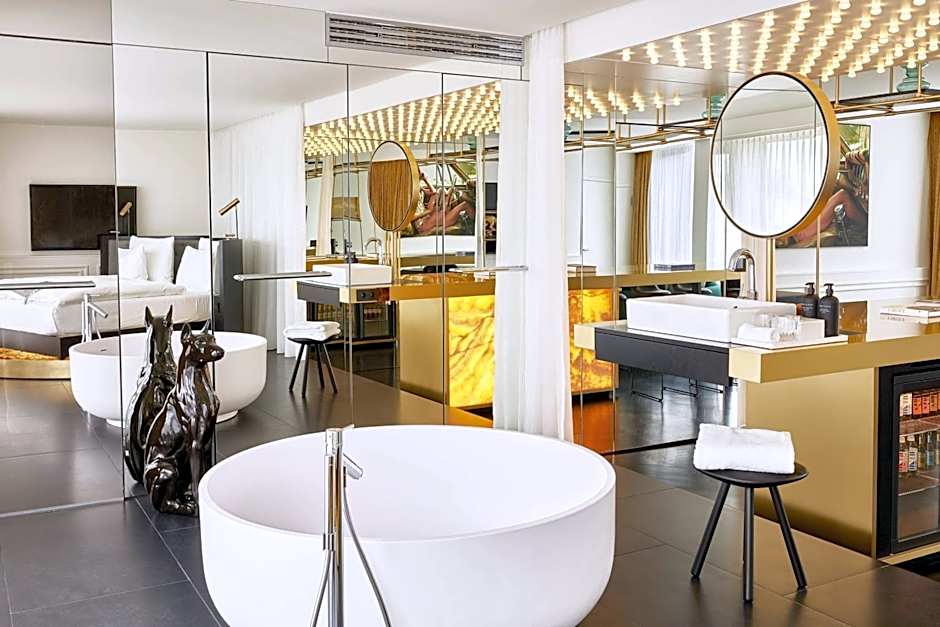 Roomers Munich, Autograph Collection by Marriott