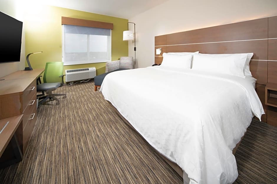 Holiday Inn Express and Suites Fort Myers Airport