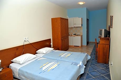 Studio (2 Adults) with Partial Sea View