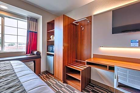 Queen Room with Two Queen Beds and Bath Tub - Mobility Accessible/Non-Smoking