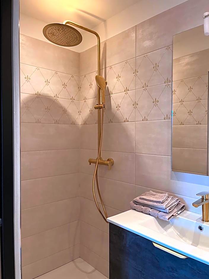 HDG Hôtel Gare de L'Isle Adam Appart's Hotel