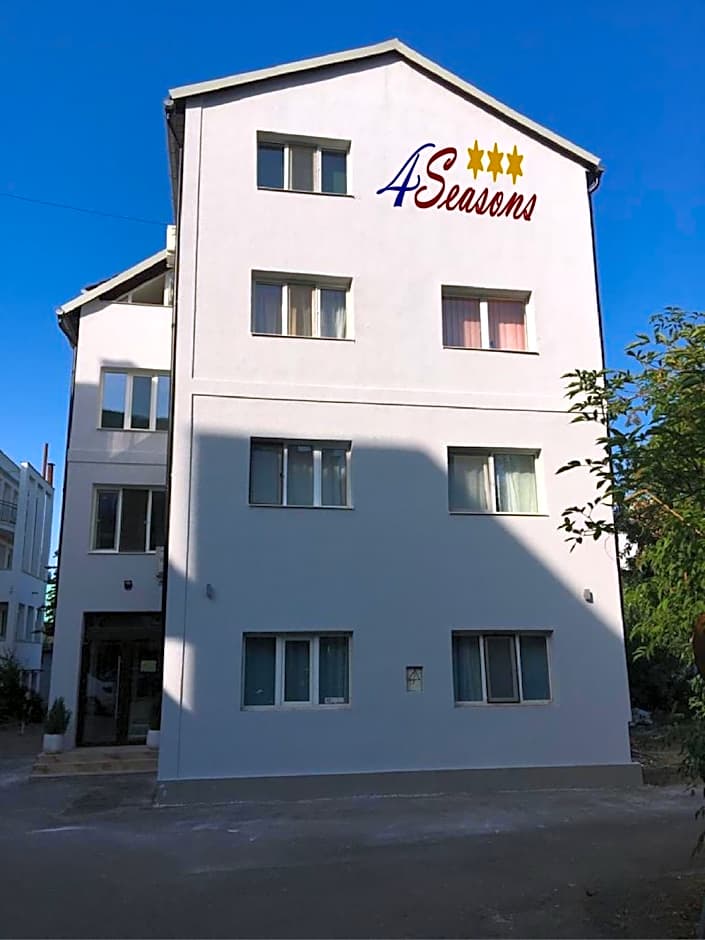 4 Seasons Apartments