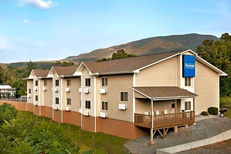 Travelodge by Wyndham Low Moor Near Covington