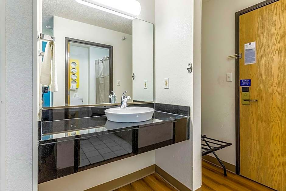 Motel 6-Indianapolis, IN - Southport