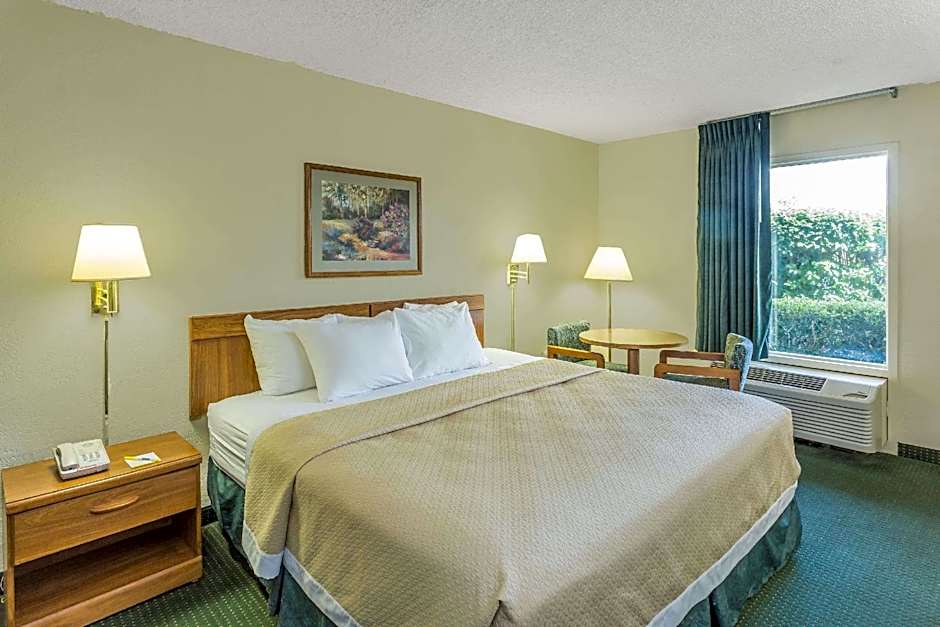 Days Inn by Wyndham Lake Park/Valdosta