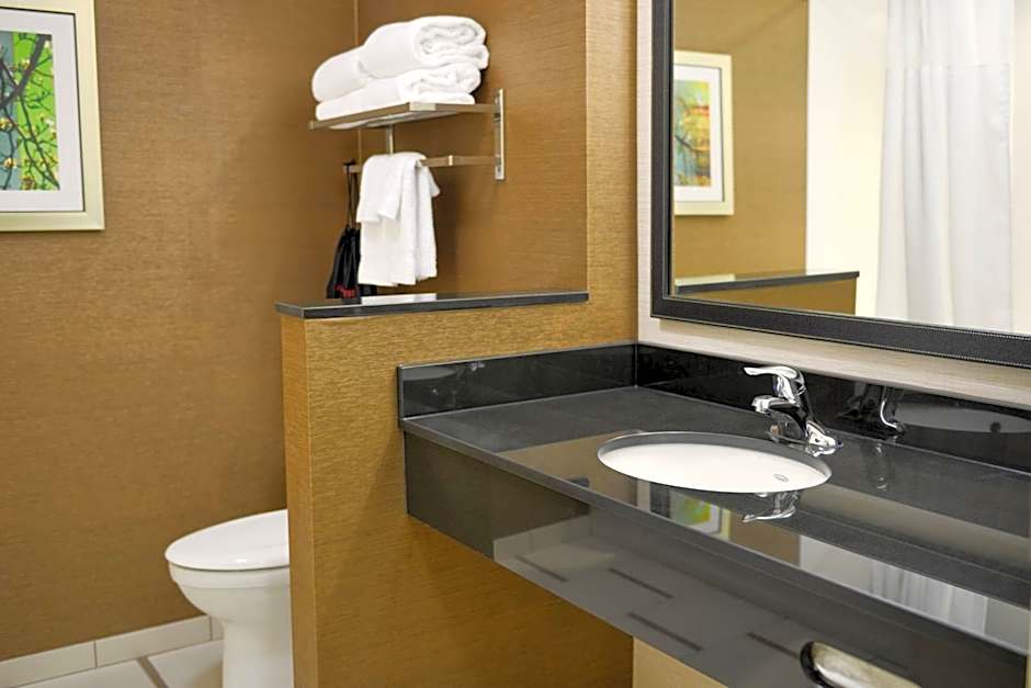 Fairfield Inn & Suites by Marriott Canton South