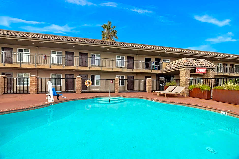 Econo Lodge Inn & Suites Escondido