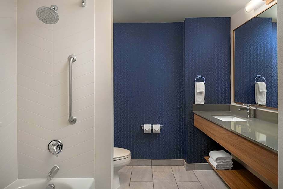 Fairfield Inn & Suites by Marriott Roanoke Hollins/I-81