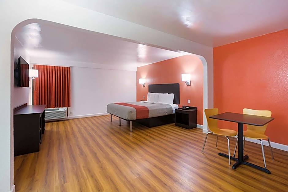 Motel 6-Suwanee, GA - Gwinnett Center