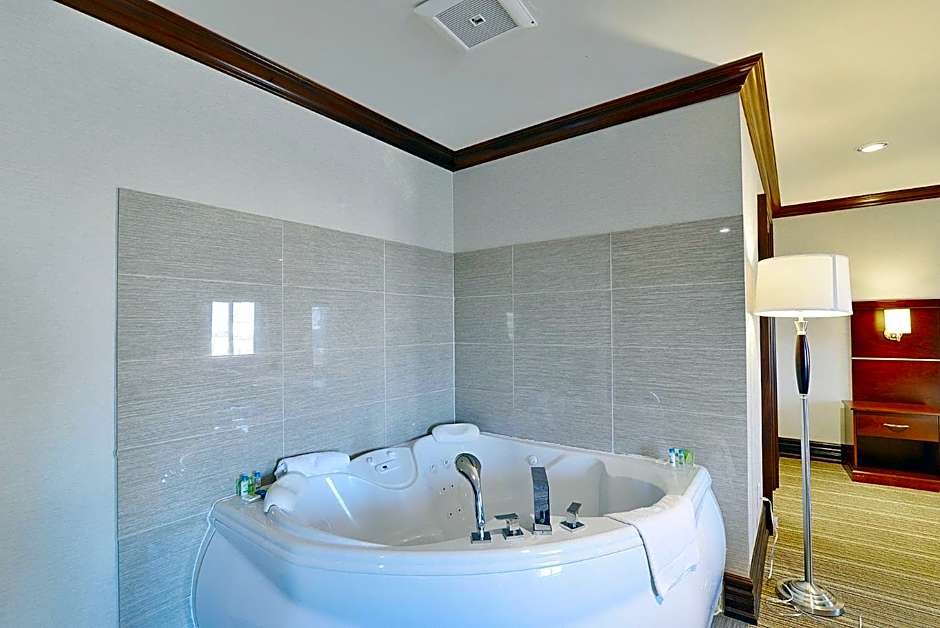 Woodbine Hotel & Suites