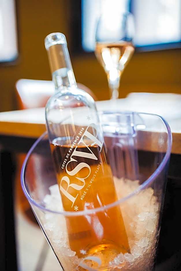 Post-Plaza Hotel & Grand Café