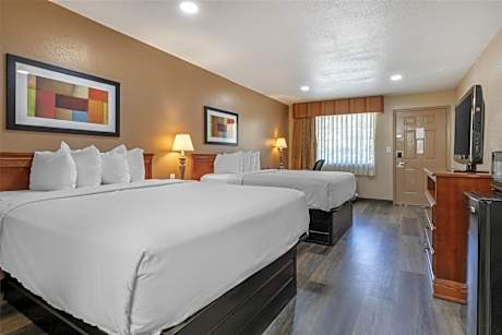 Queen Room with Two Queen Beds - Smoking