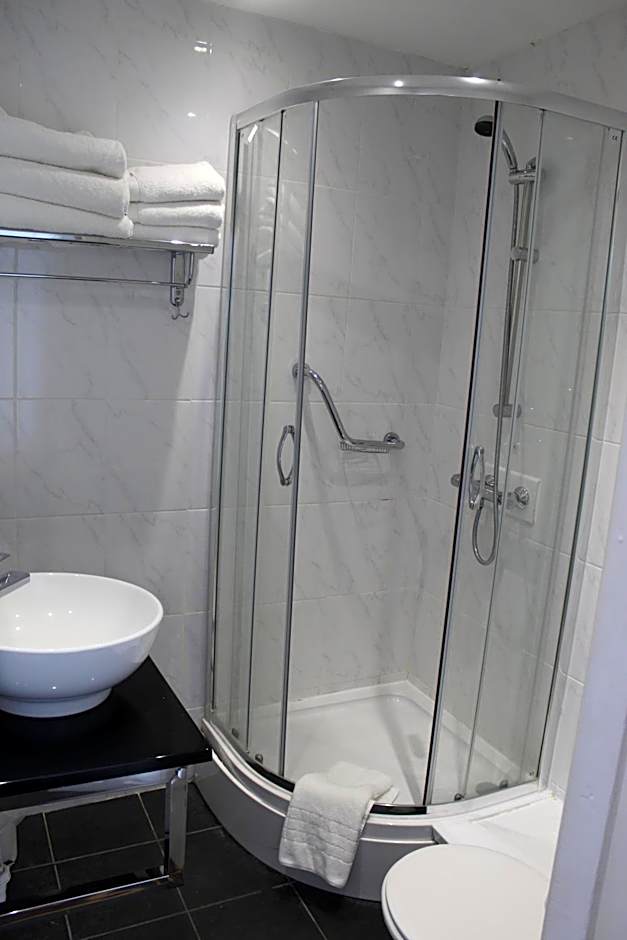 Four Saints Brig Y Don Hotel