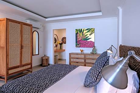 Deluxe Suite with Pool and Sea View