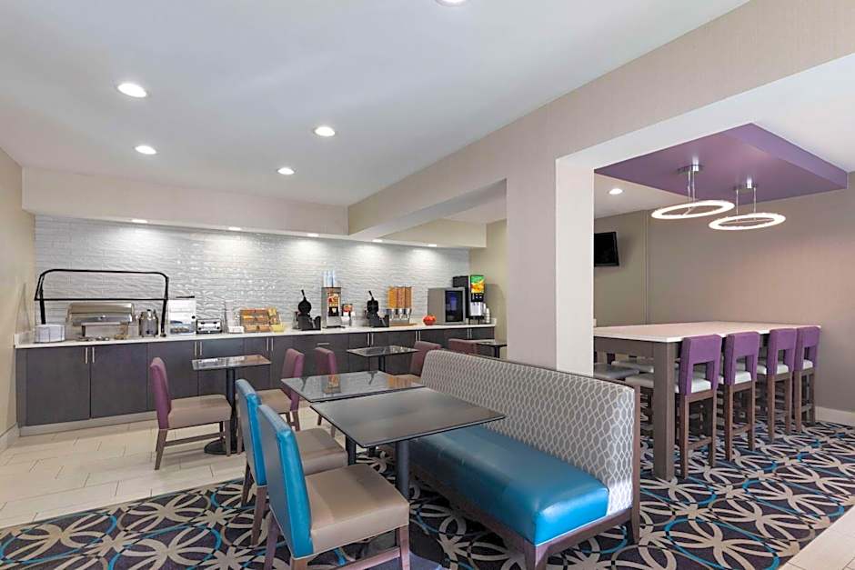 La Quinta Inn & Suites by Wyndham Snellville - Stone Mountain