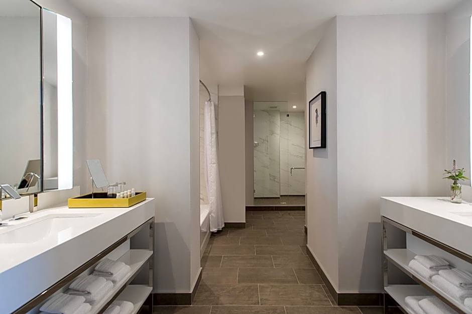Renaissance by Marriott Atlanta Airport Gateway Hotel