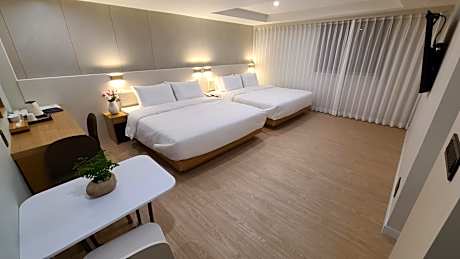 Deluxe Family Room