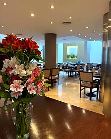 Urquiza Apart Hotel & Suites