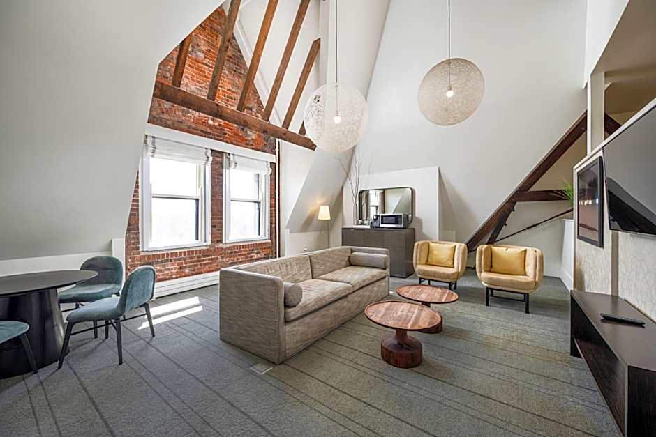 The Richardson Hotel