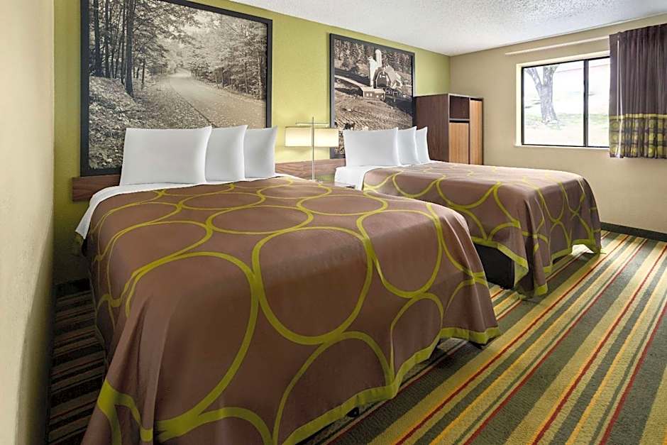 Super 8 by Wyndham St. Clairsville OH/Wheeling WV Area