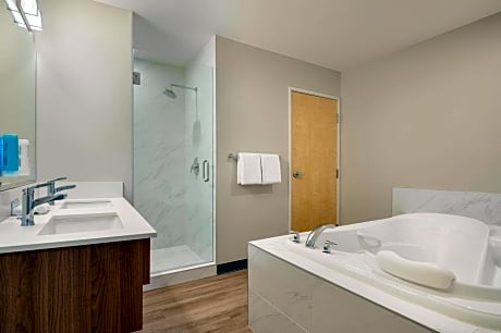 1 Queen Bed~ Efficiency Room~ Non-Smoking