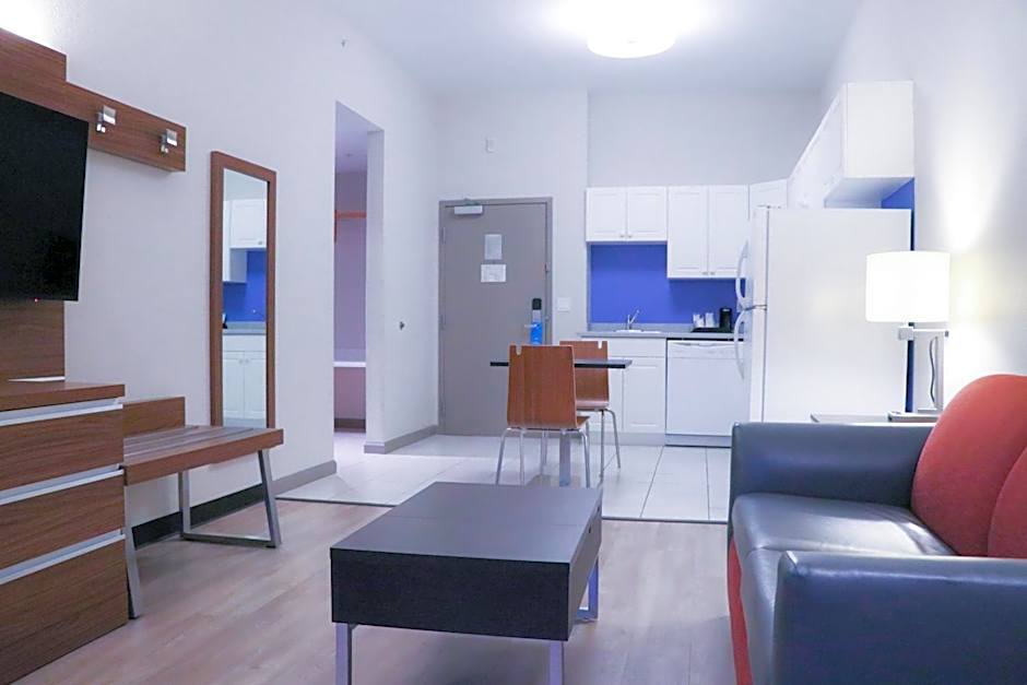 Days Inn & Suites by Wyndham Fort Myers Near JetBlue Park