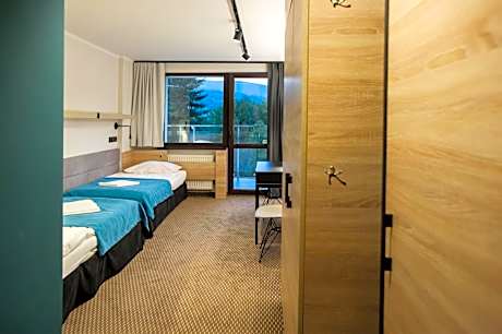 Twin Room with Mountain View