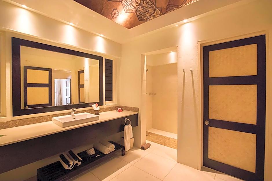 Castaway Island Resort