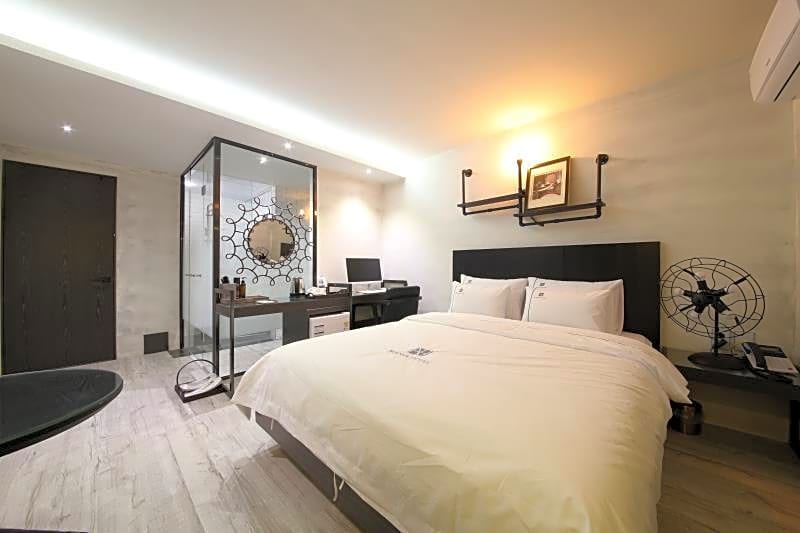 Avenue Hotel
