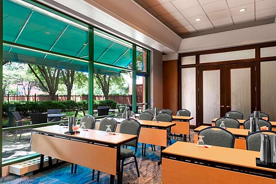 Courtyard by Marriott Chicago at Medical District/UIC