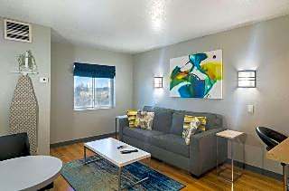 Studio Z Extended Stay Hotel & Lounge