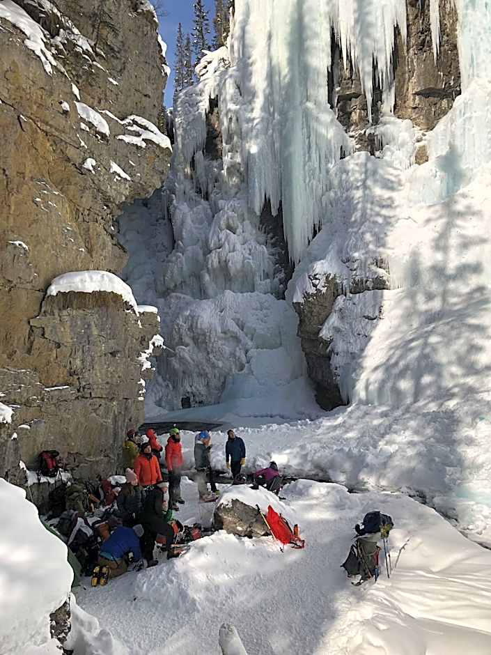 Storm Mountain Lodge Cabins Dining
