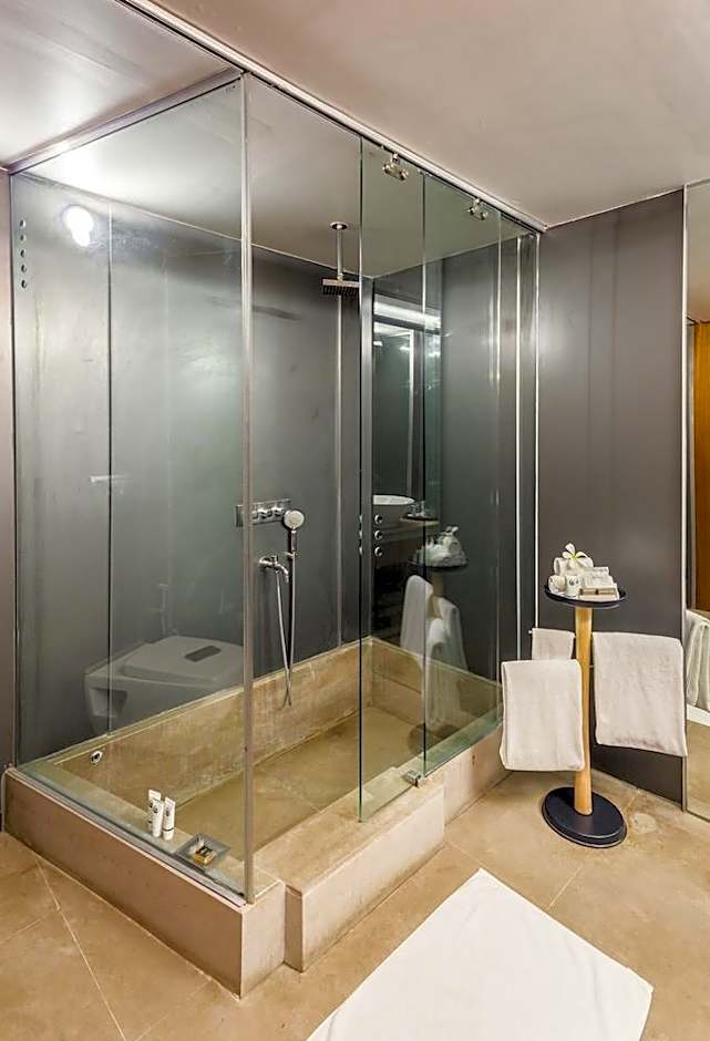 Mana Hotels