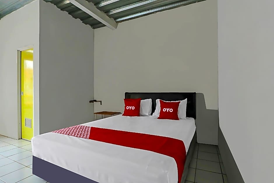 OYO 90809 Homestay Black Pink Merah Jambu Syariah