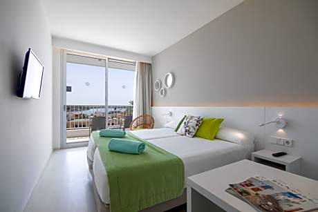 Double Room with Balcony - High Floor