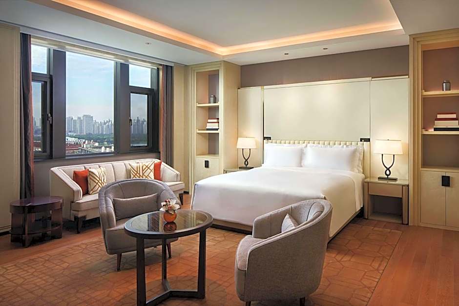 Photo 1 of 6 of Executive 1 King Bed Suite
