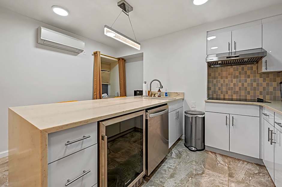 Upper East Side Luxury 3BR 2B 1700 square feet