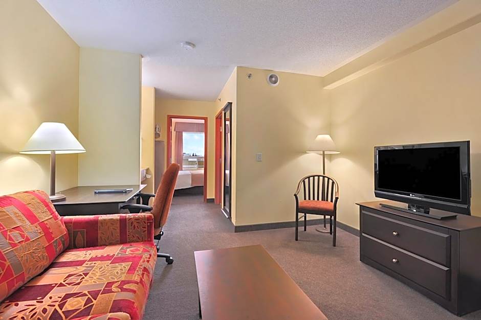 Photo 1 of 6 of Deluxe 1 Queen Bed Suite