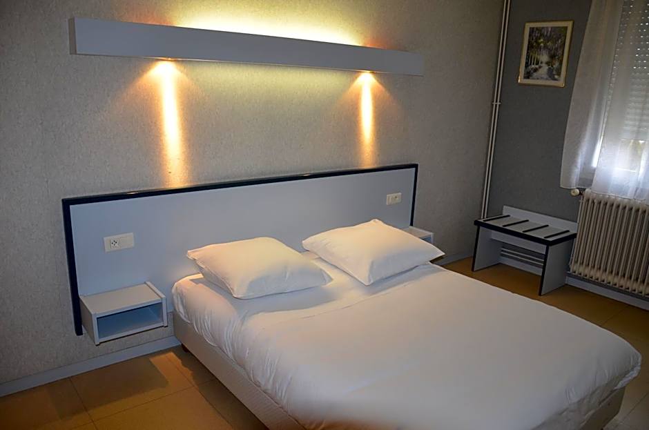 Photo 1 of 3 of Double Room