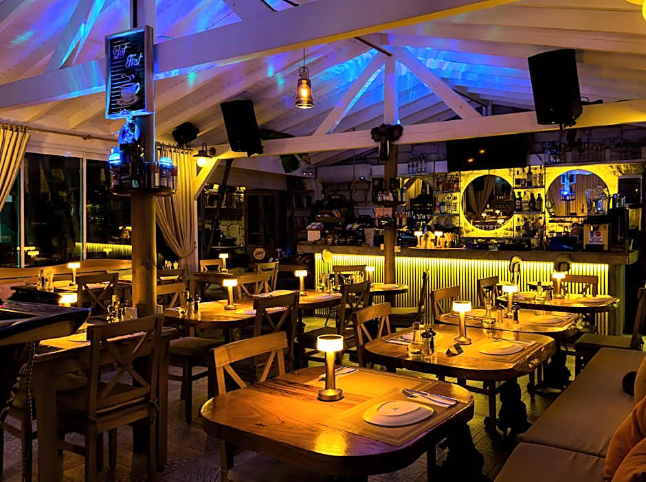 Banana Alaçatı Food & Stay - Adults Only