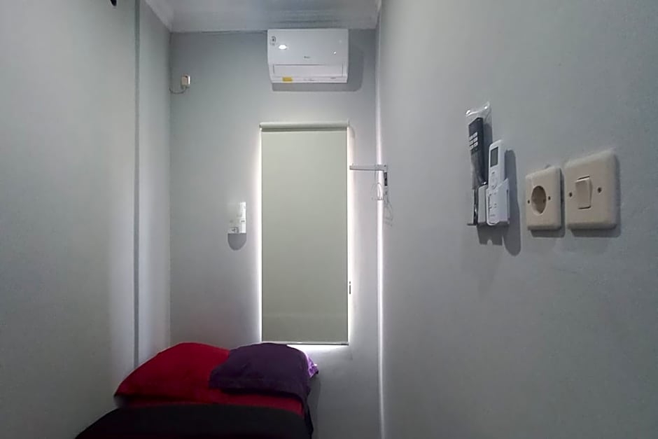 OYO 93769 Setia Budi Guest House 2